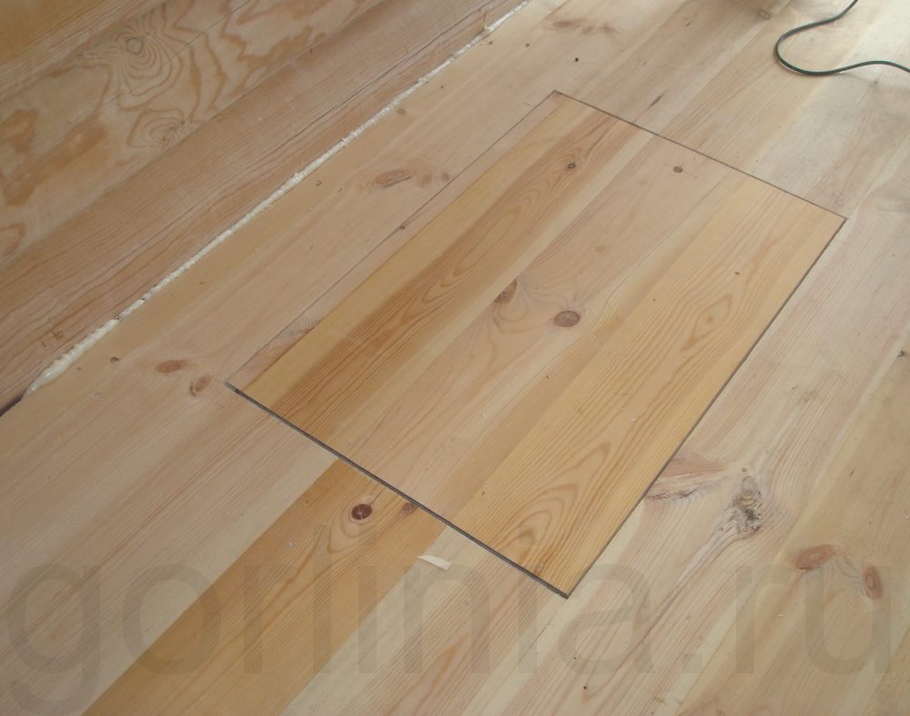 Технический люк в подполье в деревянном полу дома Технический люк в подполье в деревянном полу дома