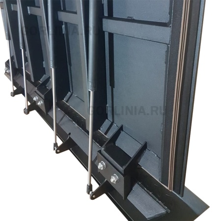 Люк Гриф 600х600 с рифленым листом на дверце Люк Гриф 600х600