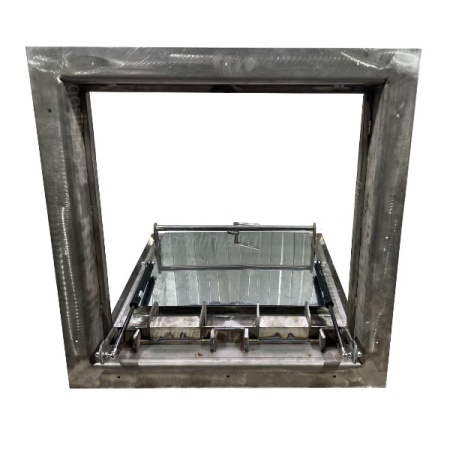 Люк кровельный ЛКР из нержавеющей стали вид снизу на опорную полку рамы и петли Люк кровельный ЛКР из нержавеющей стали вид снизу на опорную полку рамы и петли