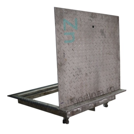 Рифленый уличные люк оцинкованные на петлях с амортизаторами и замком Рифленый уличные люк оцинкованные на петлях с амортизаторами и замком