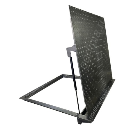 Люк с утепленной рифленой дверью со скрытыми петлями, амортизаторами и замком Люк с утепленной рифленой дверью со скрытыми петлями, амортизаторами и замком