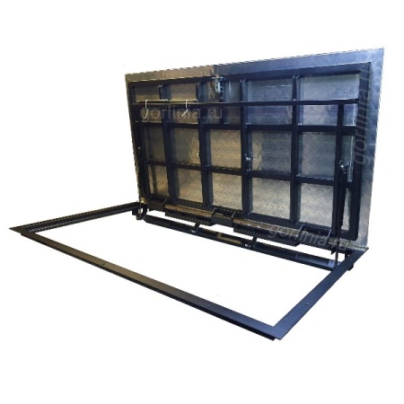 Люк в подвал с алюминиевым листом на двери в раме уголок Люк в подвал с алюминиевым листом на двери в раме уголок