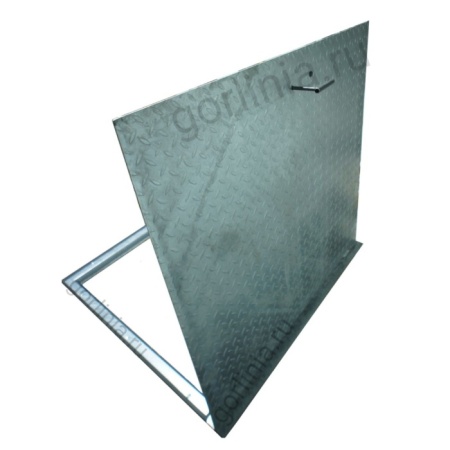 Уличный люк из оцинкованной стали с рифленой дверью на петлях с амортизаторами Уличный люк из оцинкованной стали с рифленой дверью на петлях с амортизаторами