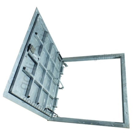 Уличный люк из оцинкованной стали с рифленой дверью на петлях с амортизаторами и замком Уличный люк из оцинкованной стали с рифленой дверью на петлях с амортизаторами и замком