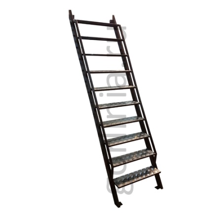 Усиленная лестница в подвал Дива для пологих маршей под напольные люки АМО и Булат Усиленная лестница в подвал Дива для пологих маршей под напольные люки АМО и Булат